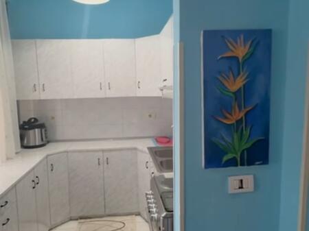 Jepet me qera Apartamenti 3+1 , Ali Demi , prane sophie caffe  500 mije leke