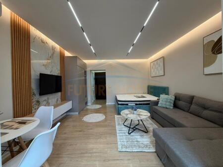 Shitet, Garsoniere, Rruga e Barrikadave, Tiranë.