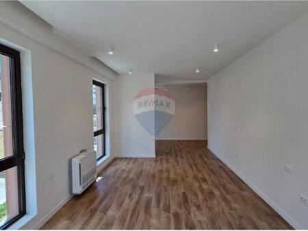 Zyrë - Për Qira - Myslym Shyri, Tiranë