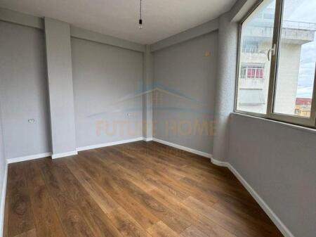 Shitet, Apartament 1+1, Fresku , Tiranë