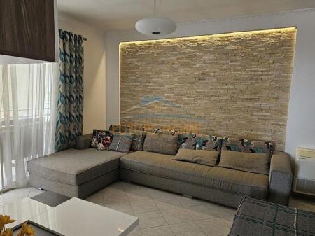 Shitet apartament 2+1, Fresku