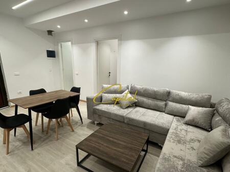 APARTAMENT ME QERA 1+1 ZOGU I ZI 70.000 LEKE