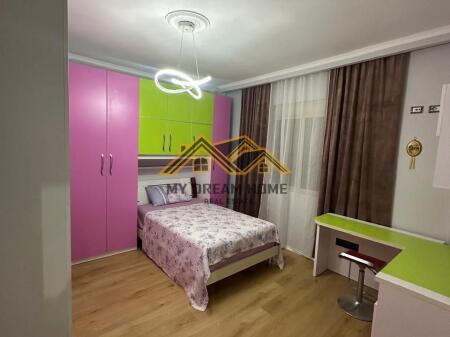 SHITET APARTAMENT 3+1+2T+2Ballkone TE MARKATA, DURRES!!