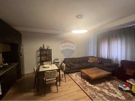 Apartament per qira prane lulishtes 2+1+2  Komuna e Parisit
