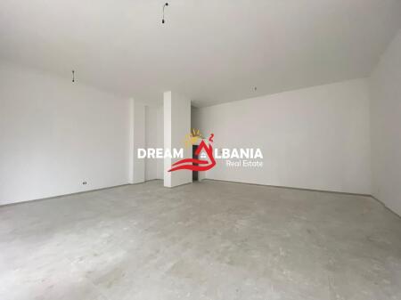 Jepet ambjent biznesi me verande per qera tek rruga e Dibres, prane kompleksit Arlis (ID 4271803)