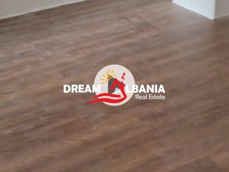 Ambjent zyrash me qera tek Kompleksi Aura ne rrugen Dritan Hoxha, Tirane ID (42611395)