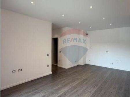 Apartament - Për Shitje - Ish Fusha e Aviacionit, Tiranë(ID: 530481001-728)