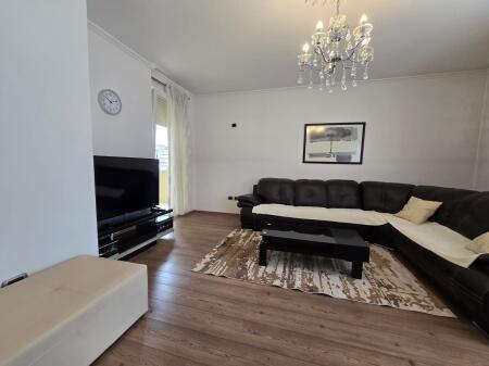 Apartament 3+1 me qira tek Pavaroti