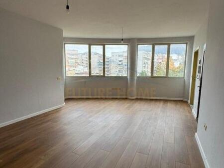 Shitet, Apartament 1+1, Fresku , Tiranë