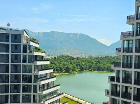 Shitet Apartament 3+1+2 Parkime ne Lake View!! 900,000 € Sip. Totale  192m2  Sip. e brendshme  165m2