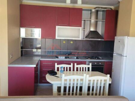 Apartament 1+1 ne shitje tek Komuna e Parisit ne Tirane