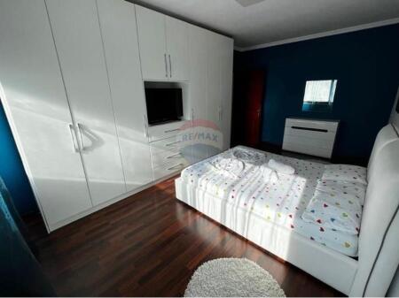 JEPET APARTAMENT 2+1 ME QERA ne myslym shyr