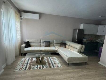 Qera, Apartament 2+1 tek Thesari, Fresk