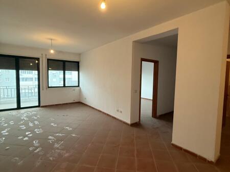 Shitet apartament 2+1+2 tek Mbikalimi i Komunes Parisit