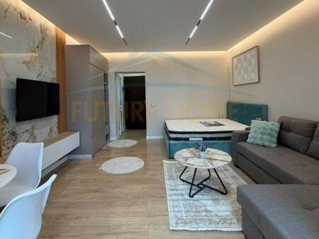 Shitet, Garsoniere, Rruga e Barrikadave, Tiranë.