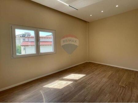 Shitet Apartament - prane Kompleksit Mangalem (530361001-939)