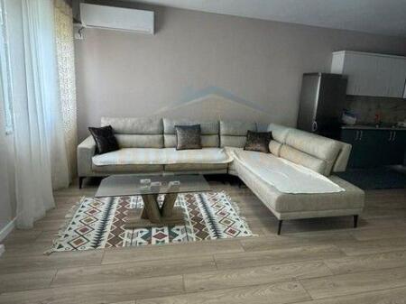 Qera, Apartament 2+1 tek Thesari, Fresk