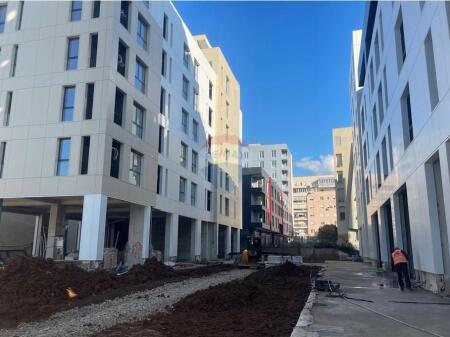 Shop for sale at Jordan Misja!