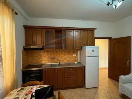 Apartament me qera, Fresku