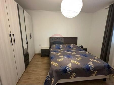 Apartament me qira 1+1 prane Rruges Barrikadave.