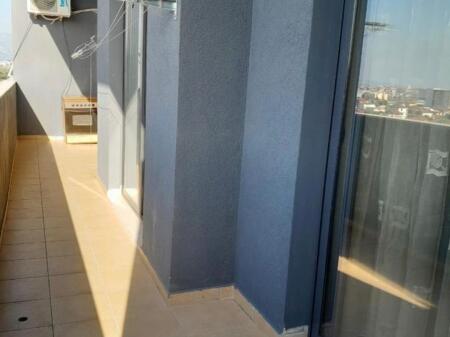 Apartament 2+1+2 banjo, Astir