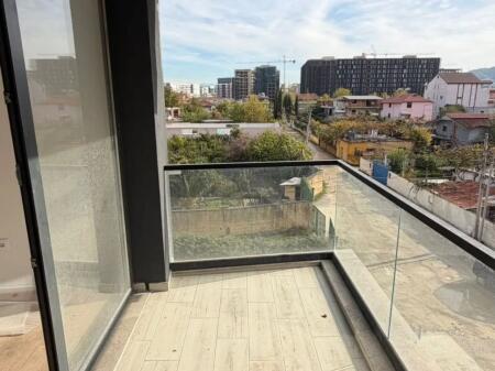 Shitet Apartament 2+1+2 tek Oazis Residence