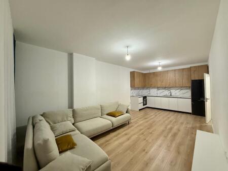 Apartament 2+1 për qira në qendër të Kamzës