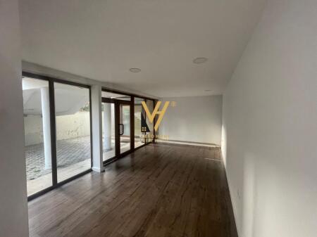 BUSINESS PREMISES 160 M2 FOR RENT AT PAZARI I RI 1,850 EURO