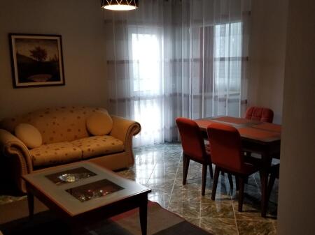 Jepet me qera apartment 2+1, rruga Mine Peza