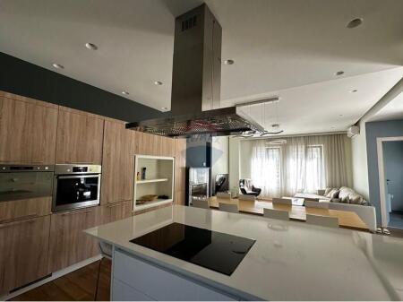 VILE LUKSOZE PER QIRA, WHITE HOUSE RESIDENCE