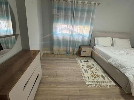Qera, Apartament 2+1 tek Thesari, Fresk