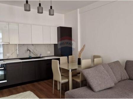 Jepet me Qira Apartament 1+1 te Farmacia 10