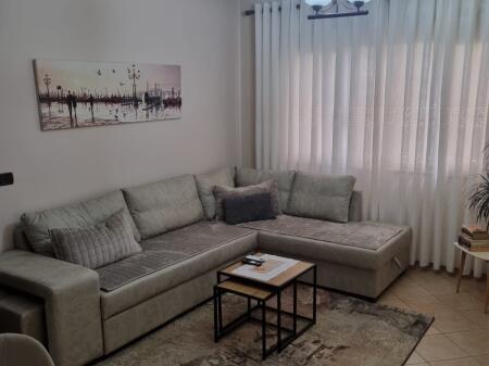 Apartament 1+1, Petro Nini!