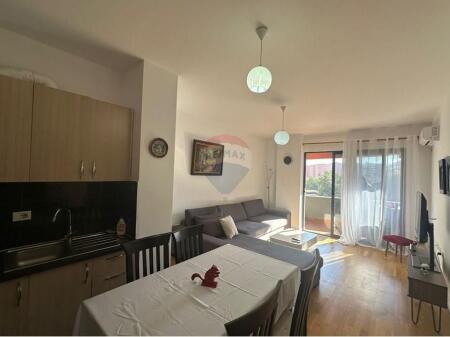 Appartamento moderno 2+1+2 con parcheggio e 2 balconi