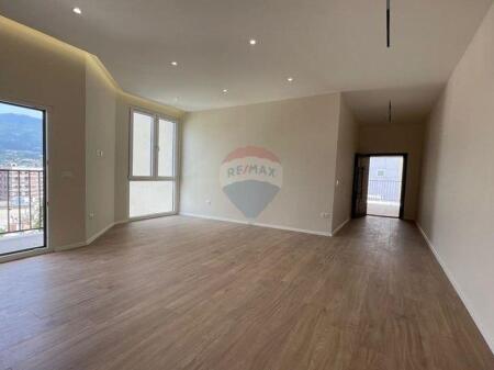 Apartamente 1+1 per shitje - prane Kompleksit Mangalem (530361001-939)