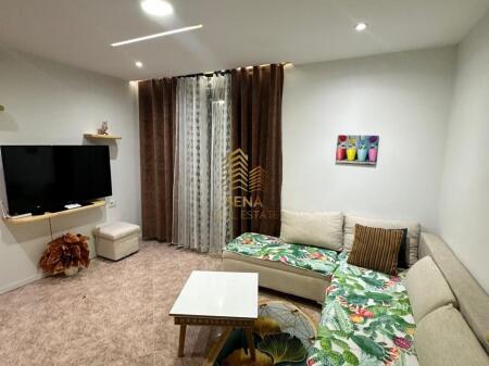 Qira, Apartament, 1+1, Ish Resotorant Durresi, 450 Euro/muaj- Per periudhe 6 Mujore