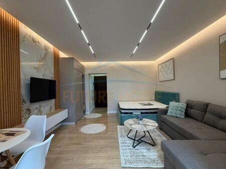 Shitet Garsoniere, rruga Barrikadave