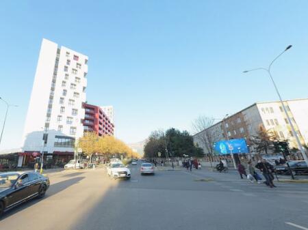 Jepet me qera garsoniere prane Amerikan 2 tek Rruga Dibres ID(4201098).