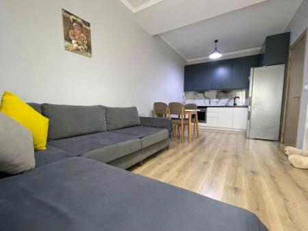 Jepet me qera apartament 1+1 te ish Tregu Elektrik!
