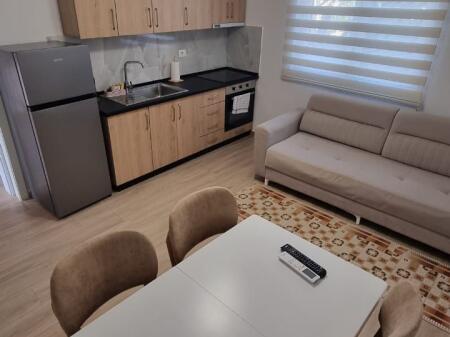 📢 Jepet me Qira Apartament 1+1 Totalisht i Investuar ne Ali Dem pranë Kompleksit Grand.