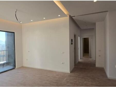 APPARTAMENTO PER UFFICI 2+1+2 IN VIA DELLE BARRICATE!