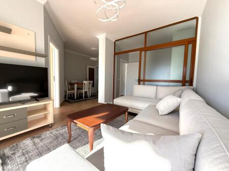 🏡 Jepet me Qira Apartament 2+1 – Rruga e Kavajës, pranë Kishës Katolike