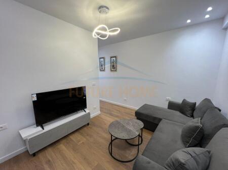 Apartament 1+1, Komuna e Parisit, Tiranë