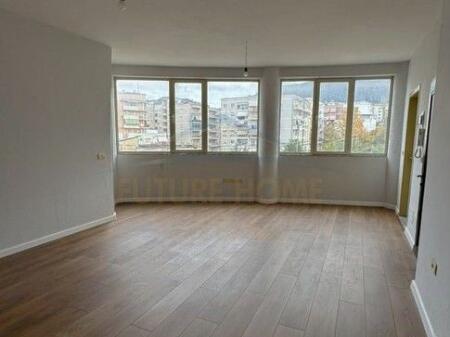 Shitet, Apartament 1+1, Fresku , Tiranë