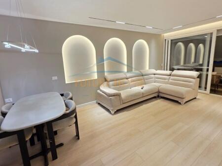 Shitet, Apartament 2+1+2, pranë në Ish Ekspozita, Tiranë