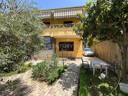 VILË ME PAMJE PANORAMIKE NGA DETI – SHKALLNUR, NË SHITJE!