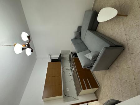 Jepet me qera shtepi 1+1 e mobiluar ne Ali Dem