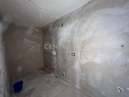 SHITET APARTAMENT 1+1 NE GOLEM 66.000 €, NDERTIM I RI , I PERFUNDUAR !