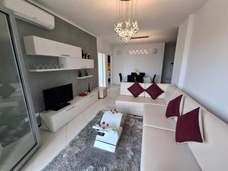 Shitet Apartament 2+1