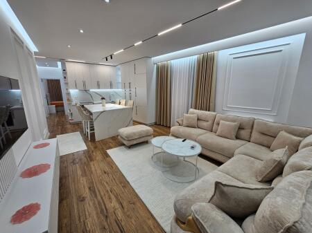 Tek Bulevardi I Ri Jepet Me Qira Apartament 2+1+Parkim Me Mobilim Modern!
